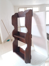 Antica portaspezie in legno