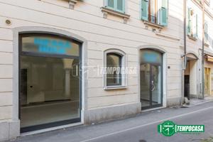 NEGOZIO IN CENTRO STORICO