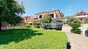 villa-di-testa-con-piscina-ed-ampio-giardino