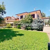 VILLA DI TESTA CON PISCINA ED AMPIO GIARDINO