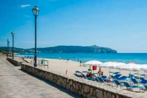 Casetta mare tra ulivi e fiori Caprioli Palinuro