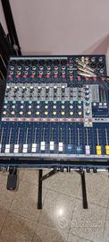 Mixer soundcraft completo di flycase e multieffett