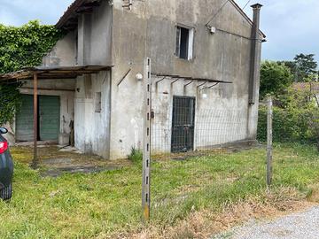 Porzione di casa 2 piani da ristrutturare