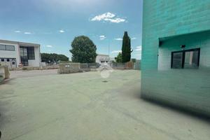 CAPANNONE A CORROPOLI