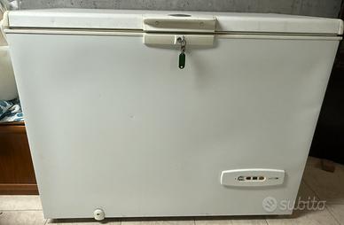 congelatore a pozzetto 230 litri