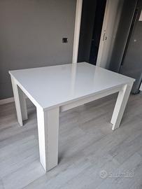 Tavolo bianco