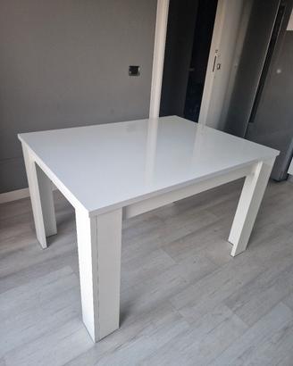 Tavolo bianco