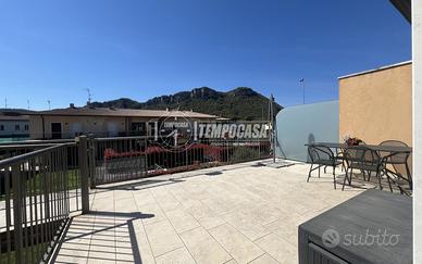 AMPIO TRE LOCALI CON TERRAZZO - LIBERO SUBITO