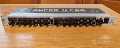 Crossover Behringer CX3400 V2
