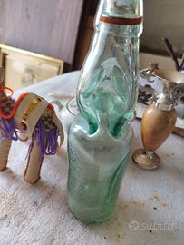 antica bottiglia gassosa di vetro