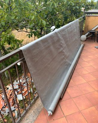 Tenda a caduta  da balcone.