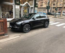 Porsche Macan T ufficiale Italia