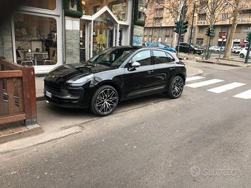 Porsche Macan T ufficiale Italia