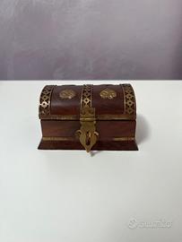 Piccolo bauletto porta oggetti in legno