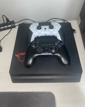 Ps4 come nuova con due controller