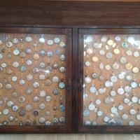 Bacheca vintage con orologi da tasca
