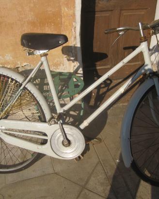 Bicicletta vintage bianca