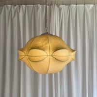 Lampada cocoon nello stile Viscontea