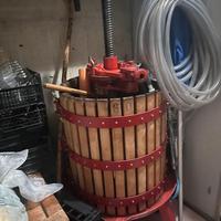 Pigiadiraspatrice torchio Secchioni cisterne