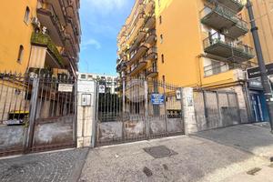 3 LOCALI A NAPOLI