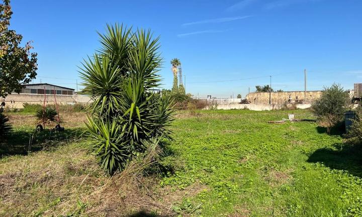 lotto di terreno fronte strada
