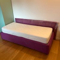 Letto singolo standard con materasso e testiera