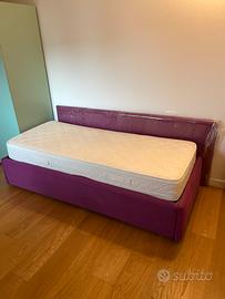 Letto singolo standard con materasso e testiera