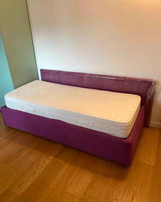 Letto singolo standard con materasso e testiera