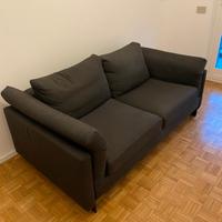 Divano in tessuto grigio scuro 