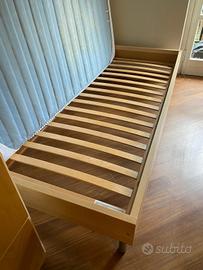 Armadio e letto con materasso