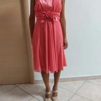 Abito rosa corallo da cerimonia con decorazione