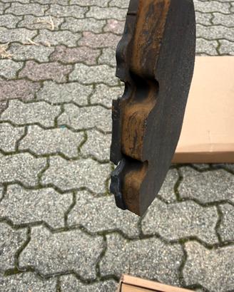 Dischi freno PGV 350 con pastiglie Pagid all”80%.