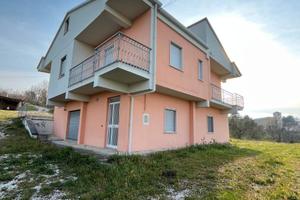 Proprieta' immobiliare casa e terreni