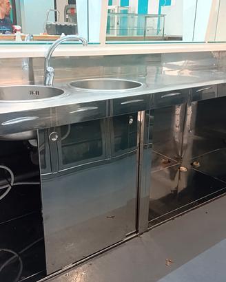 Banco in Acciaio Inox Doppio Lavello e Spillatore