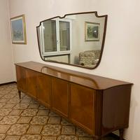 Tavolo + sedie + credenza + specchio
