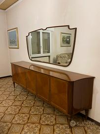 Tavolo + sedie + credenza + specchio
