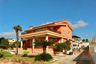 Marina di Ragusa - Villa su Due Livelli con Vista