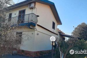 Sant'Agata Li Battiati - Villa Singola con Giardi