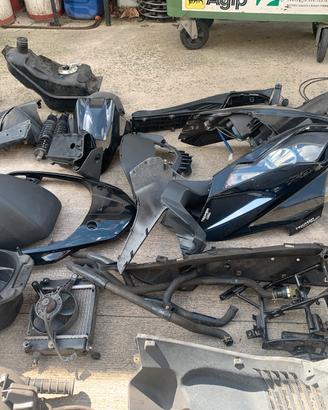 Kymco Downtown 300 pezzi di ricambio completi