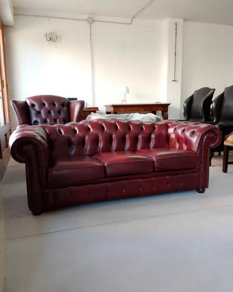 Divano Chesterfield chester vintage inglese rosso 