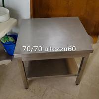 tavolo in acciaio per appoggio 