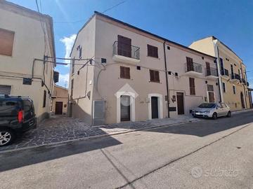 VILLA A SCHIERA A PENNA SANT'ANDREA