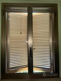 Finestra e tapparelle di alluminio