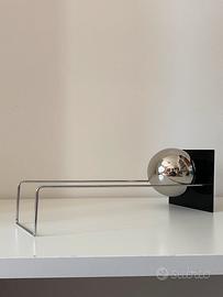 Porta libri decorativo in stile mid century modern