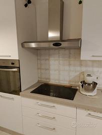 Cucina 450.00€ completa di elettrodomestici