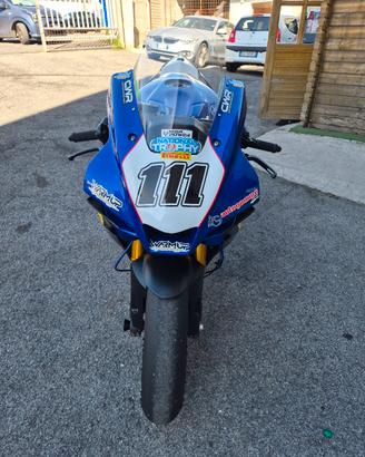 yamaha R1 2018 solo pista