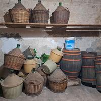 damigiane, tini e botte del vino
