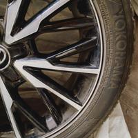 Gomme Yokohama invernali e cerchi in lega Toyota
