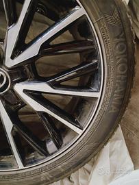 Gomme Yokohama invernali e cerchi in lega Toyota
