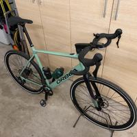 Bicicletta gravel assistita